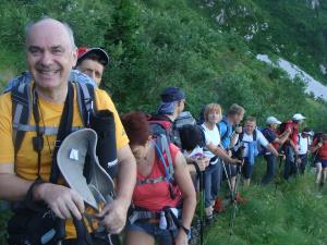 Lepo je hoditi v prijetni družbi.